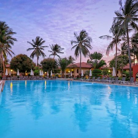 Ocean Bay Hotel & Resort Bakau エクステリア 写真