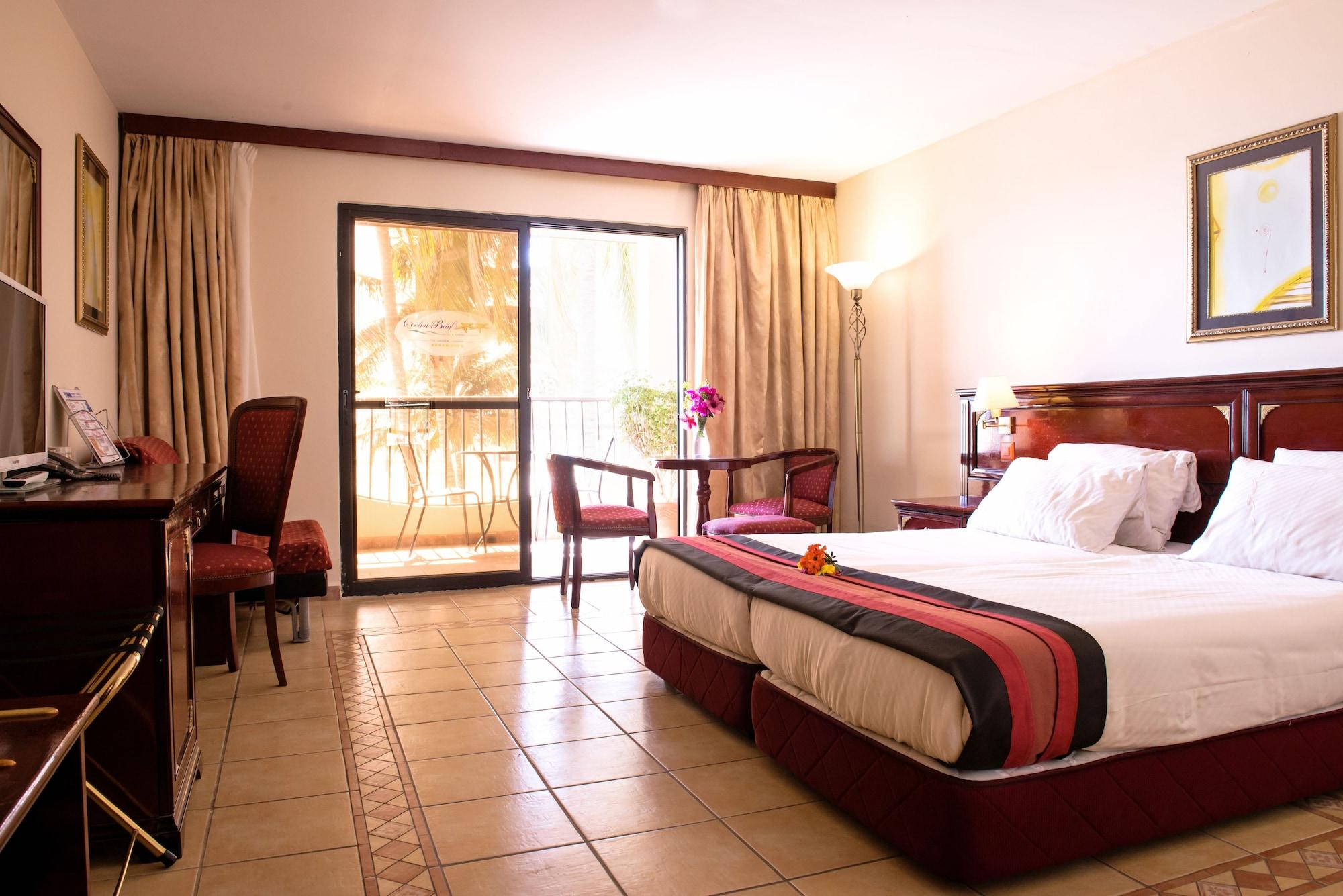 Ocean Bay Hotel & Resort Bakau エクステリア 写真
