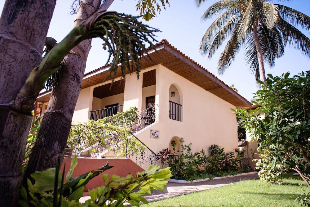 Ocean Bay Hotel & Resort Bakau エクステリア 写真