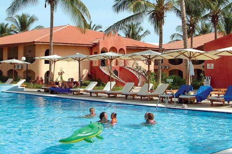 Ocean Bay Hotel & Resort Bakau エクステリア 写真