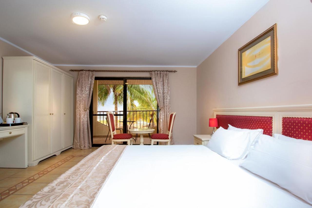 Ocean Bay Hotel & Resort Bakau エクステリア 写真