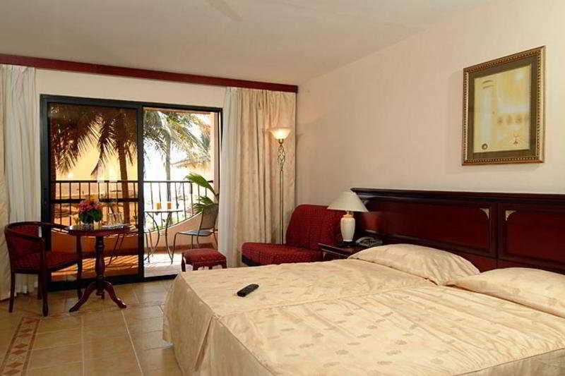 Ocean Bay Hotel & Resort Bakau エクステリア 写真