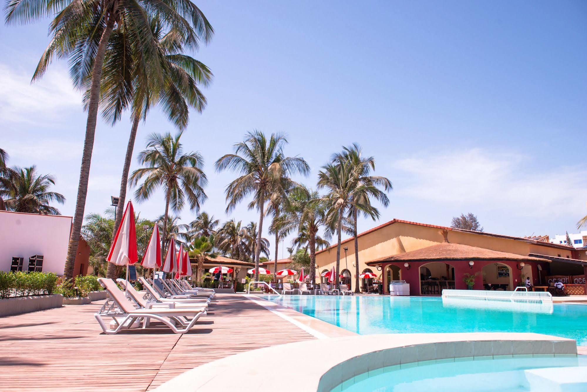 Ocean Bay Hotel & Resort Bakau エクステリア 写真