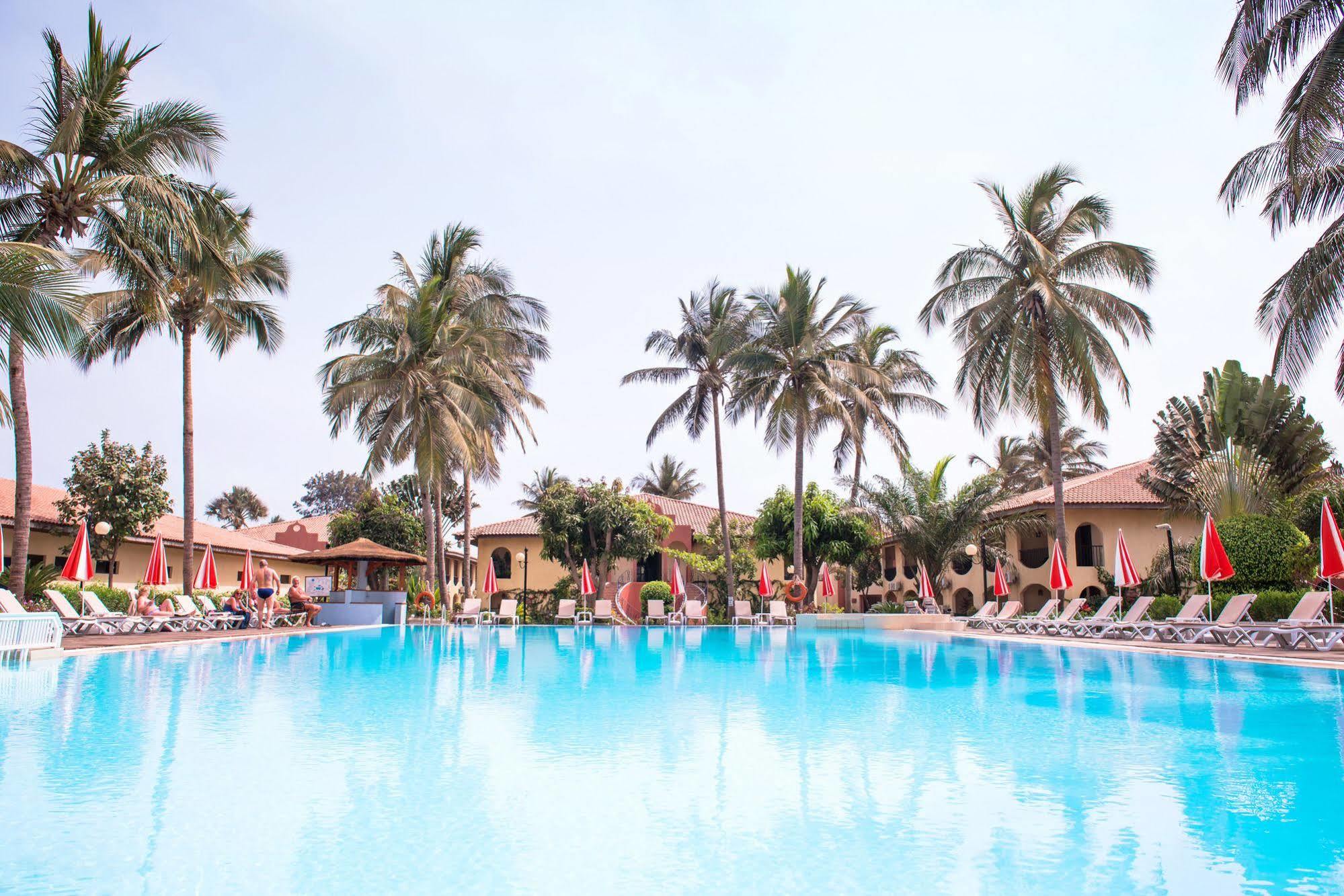 Ocean Bay Hotel & Resort Bakau エクステリア 写真