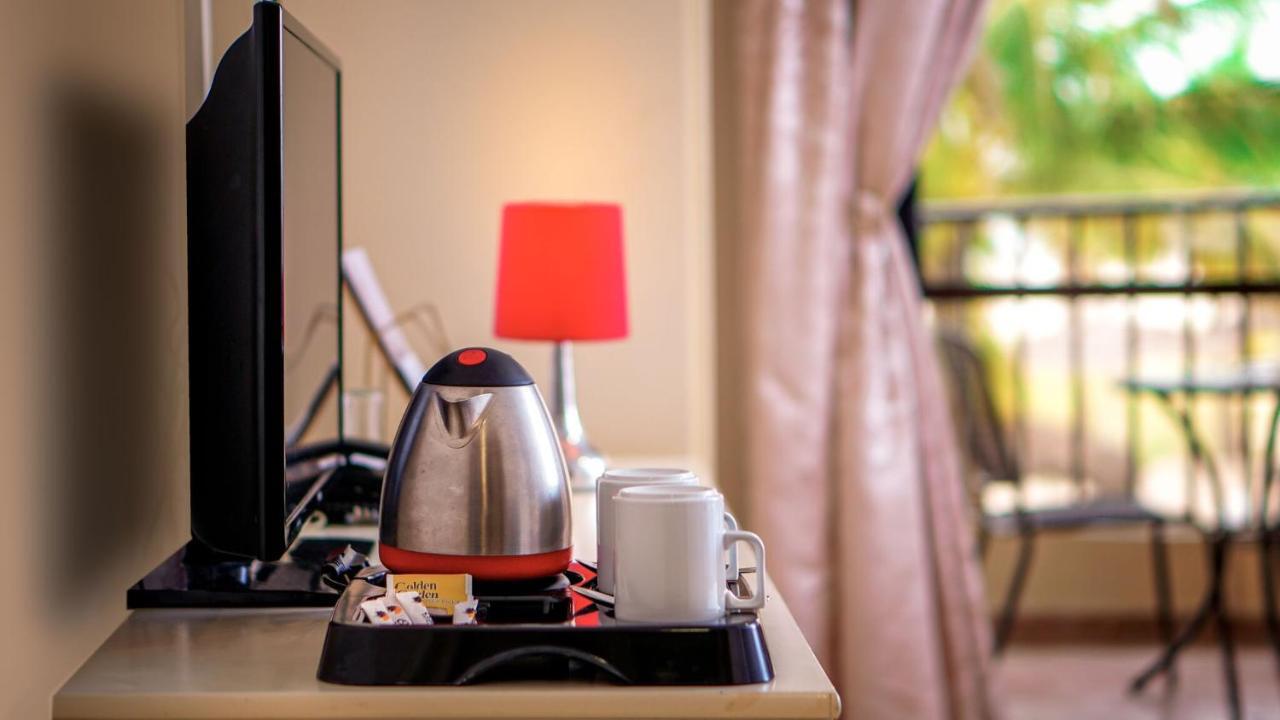 Ocean Bay Hotel & Resort Bakau エクステリア 写真